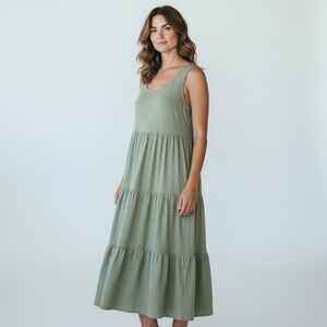 BTFBM Sleeveless Dress tiered size Large w/ 2 Pockets!! Celery Green. Maxi